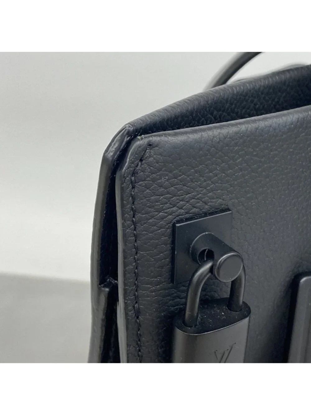 Louis Vuitton Tote Aerogram Takeoff Black